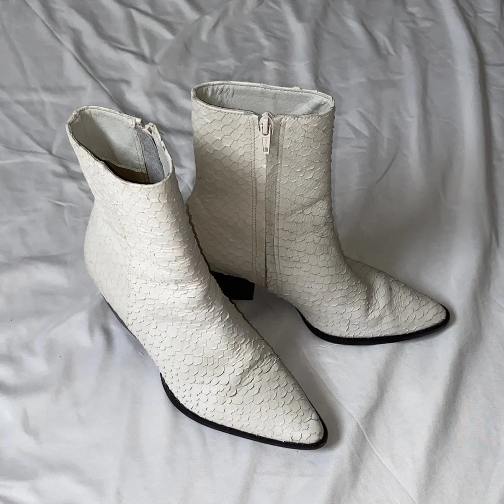 Elegant White Textured Ankle Boots